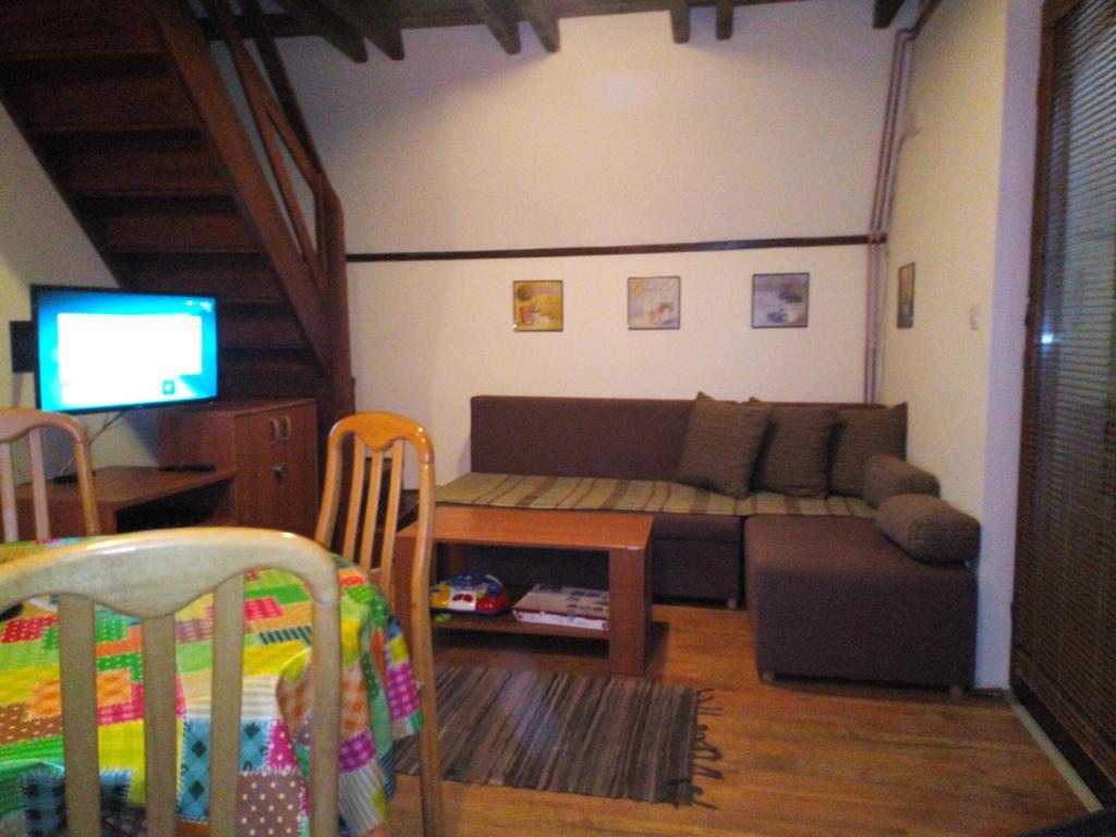Viola I Detelina Apartments ペルチャツ エクステリア 写真